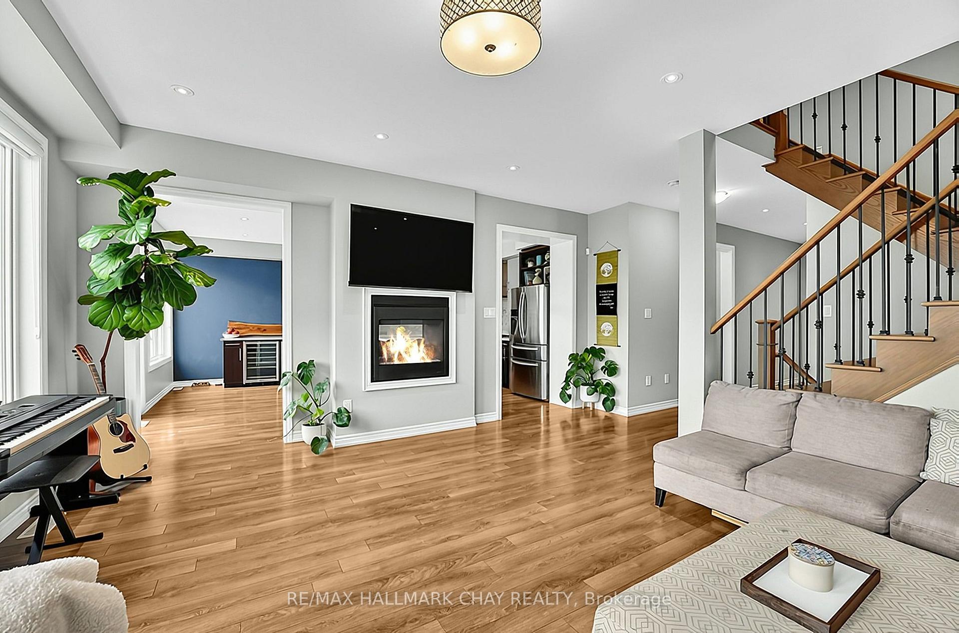 Photo 12 of 8445 Sweet Chestnut Drive, Niagara Falls, Brown — HOMEH