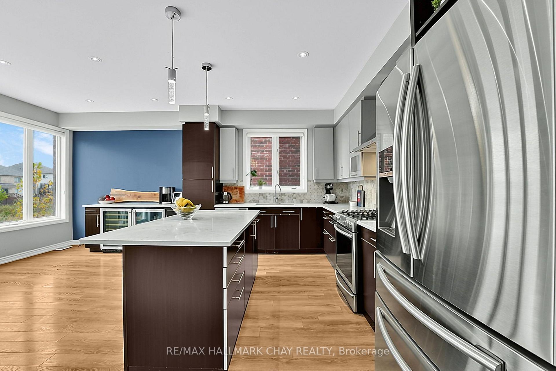 Photo 13 of 8445 Sweet Chestnut Drive, Niagara Falls, Brown — HOMEH