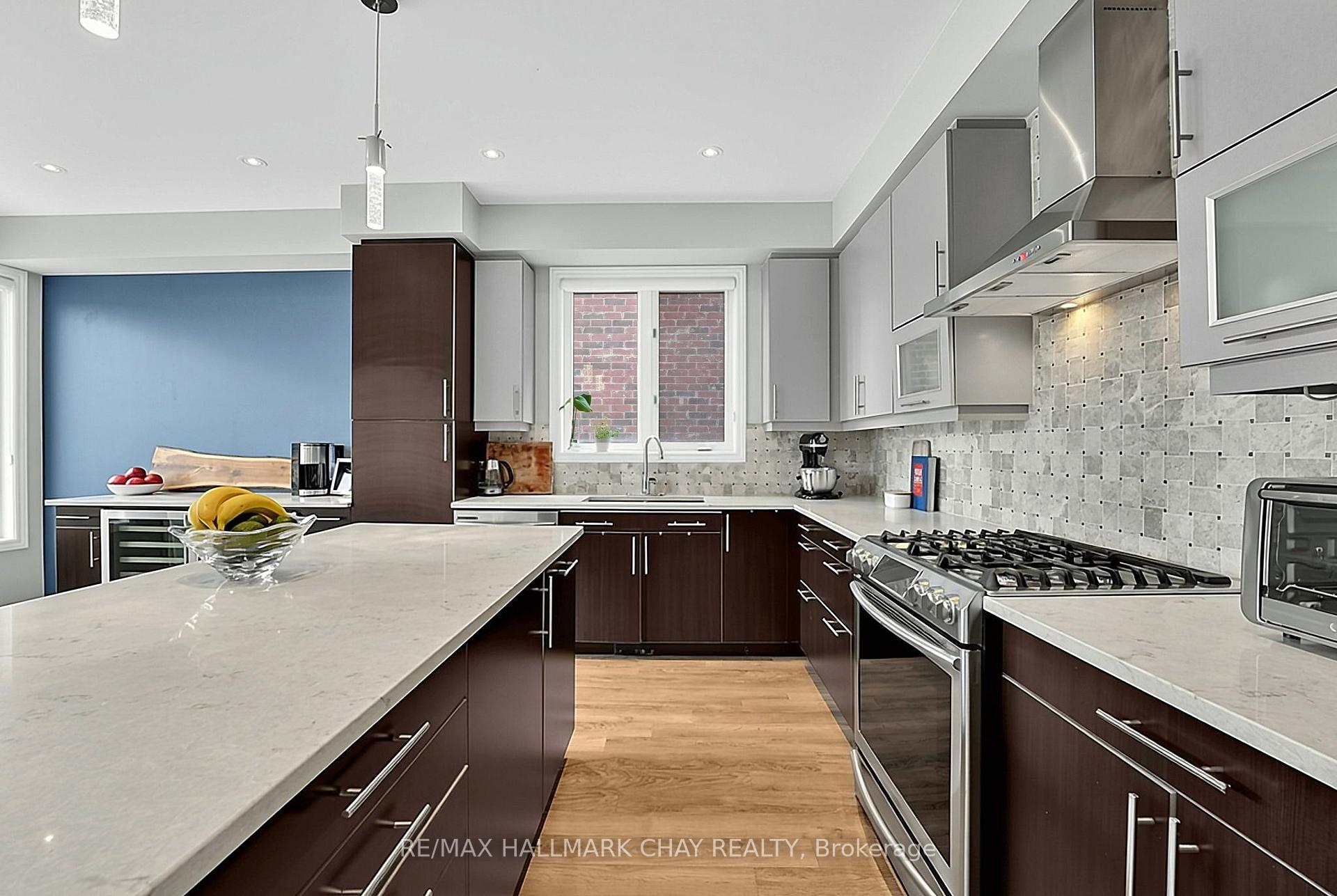Photo 14 of 8445 Sweet Chestnut Drive, Niagara Falls, Brown — HOMEH