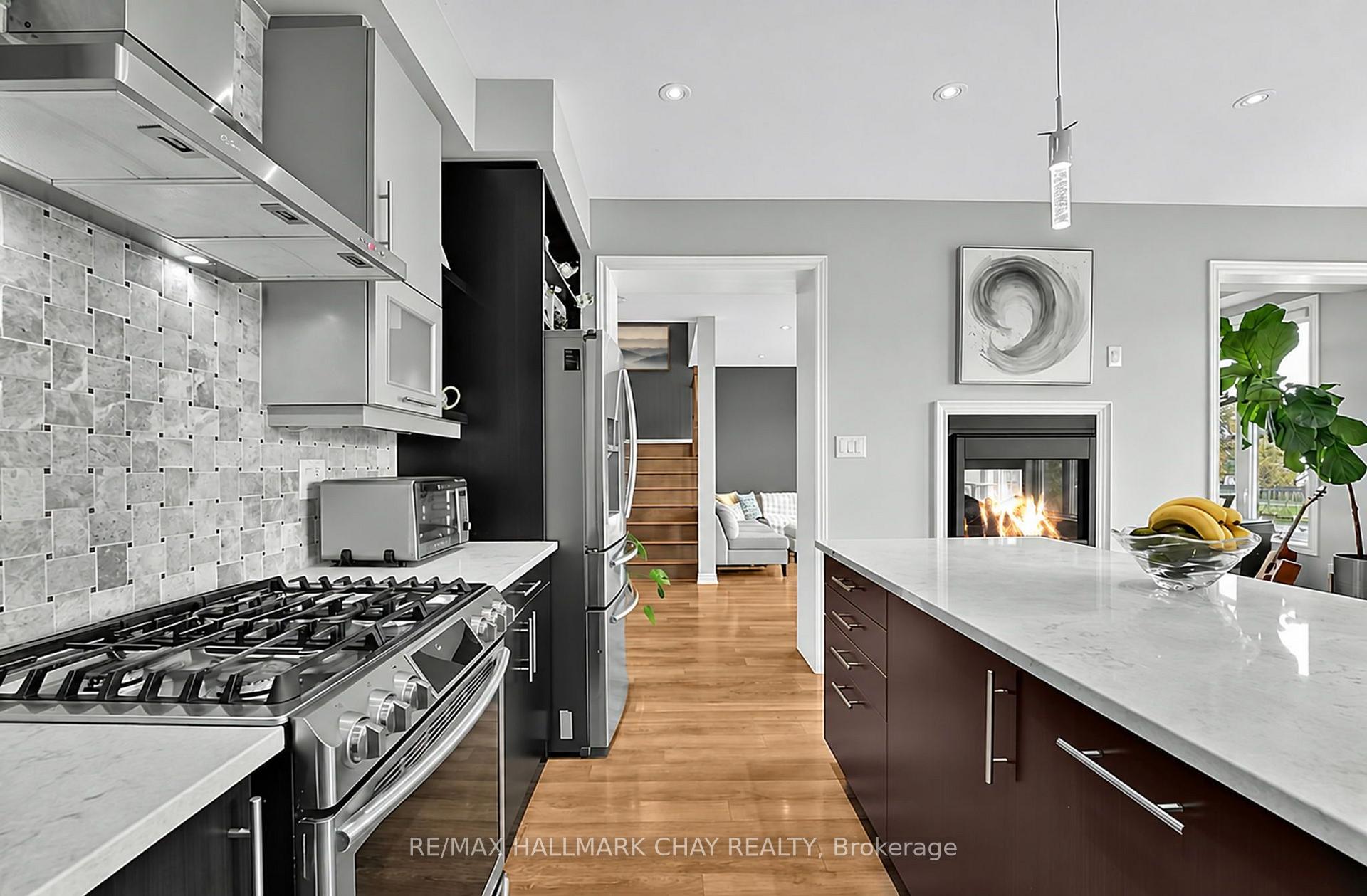 Photo 17 of 8445 Sweet Chestnut Drive, Niagara Falls, Brown — HOMEH