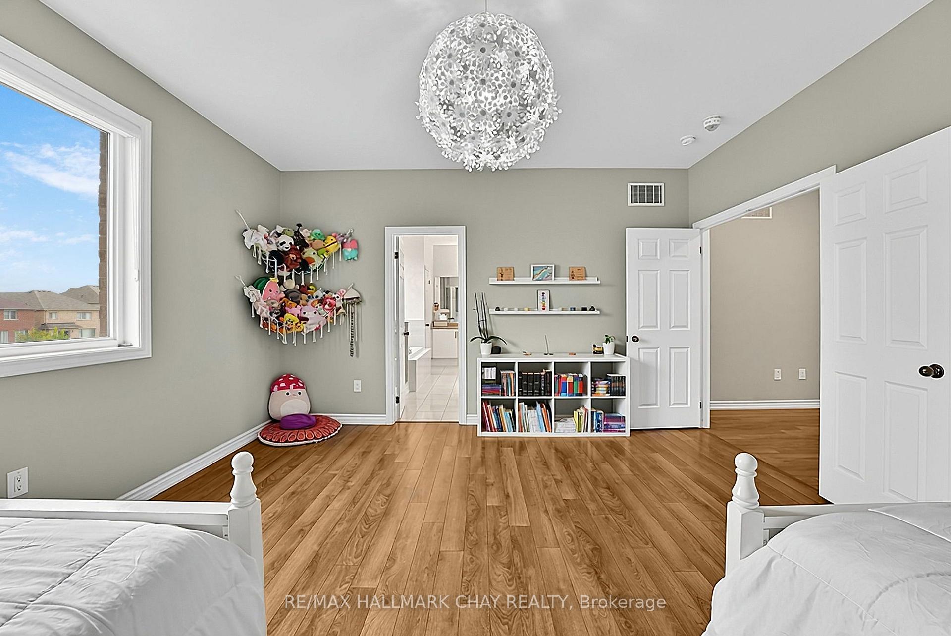 Photo 23 of 8445 Sweet Chestnut Drive, Niagara Falls, Brown — HOMEH
