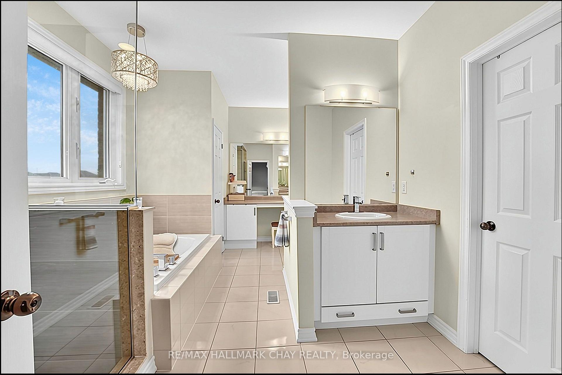 Photo 24 of 8445 Sweet Chestnut Drive, Niagara Falls, Brown — HOMEH