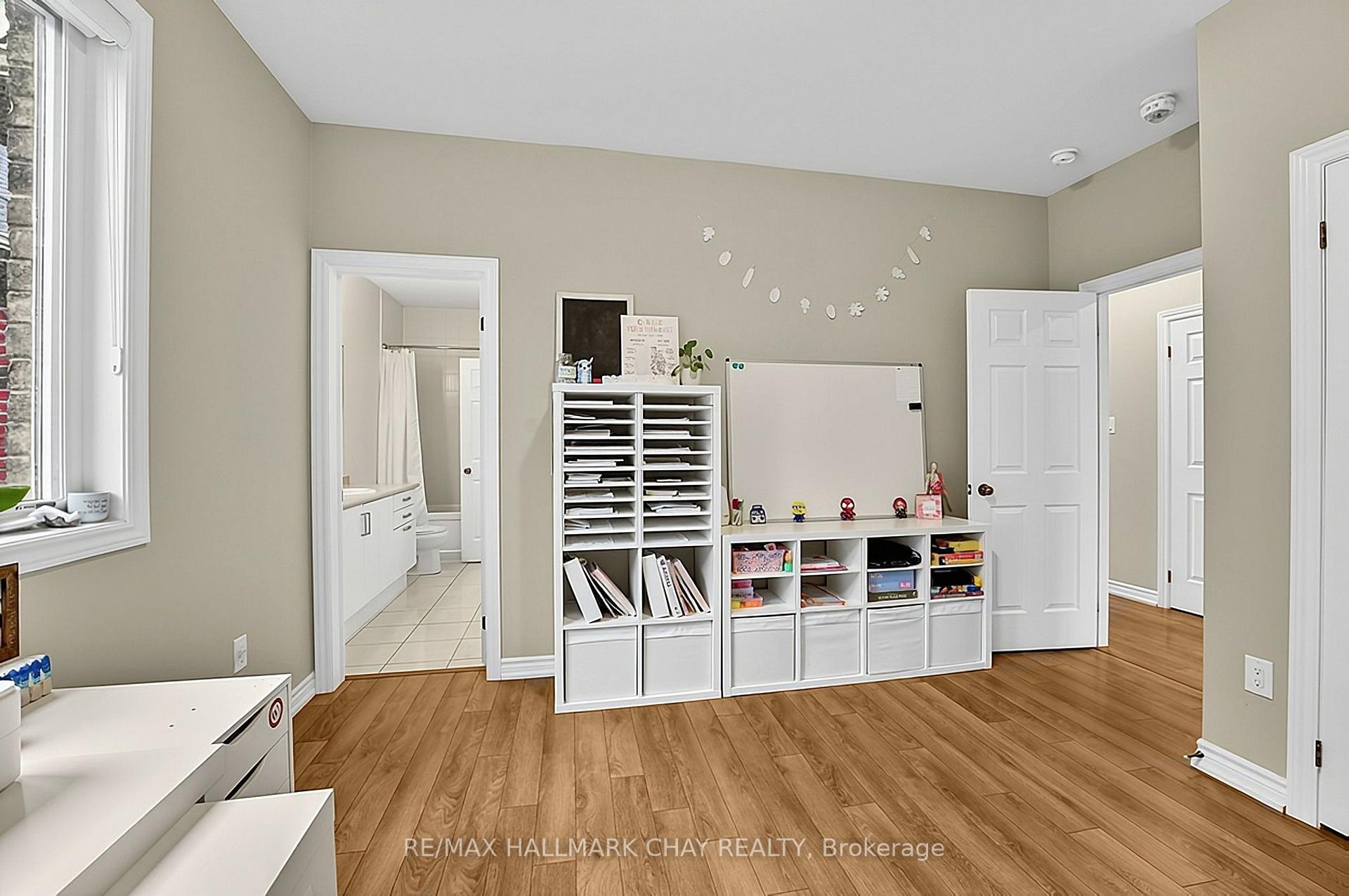 Photo 28 of 8445 Sweet Chestnut Drive, Niagara Falls, Brown — HOMEH