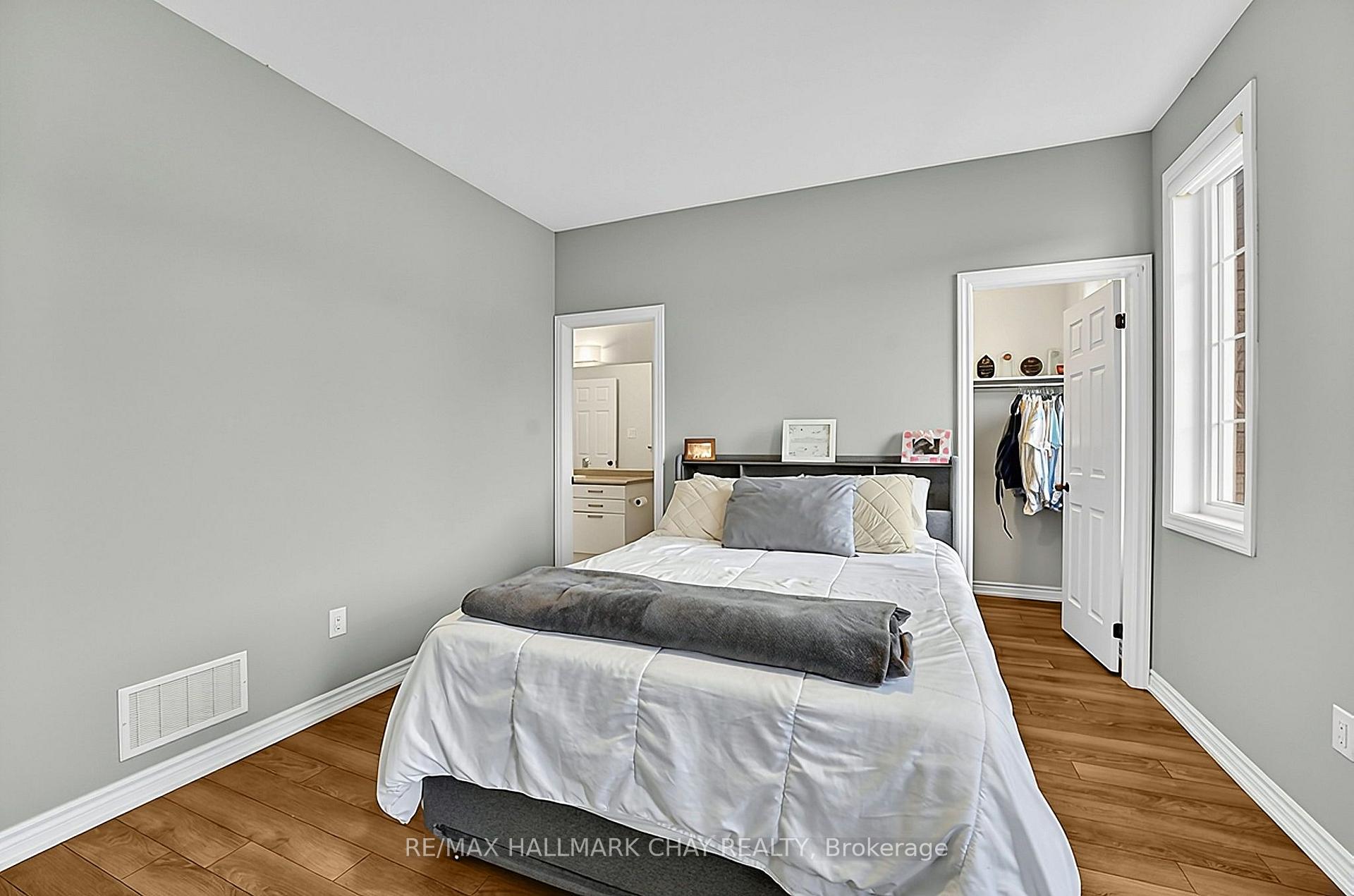 Photo 32 of 8445 Sweet Chestnut Drive, Niagara Falls, Brown — HOMEH