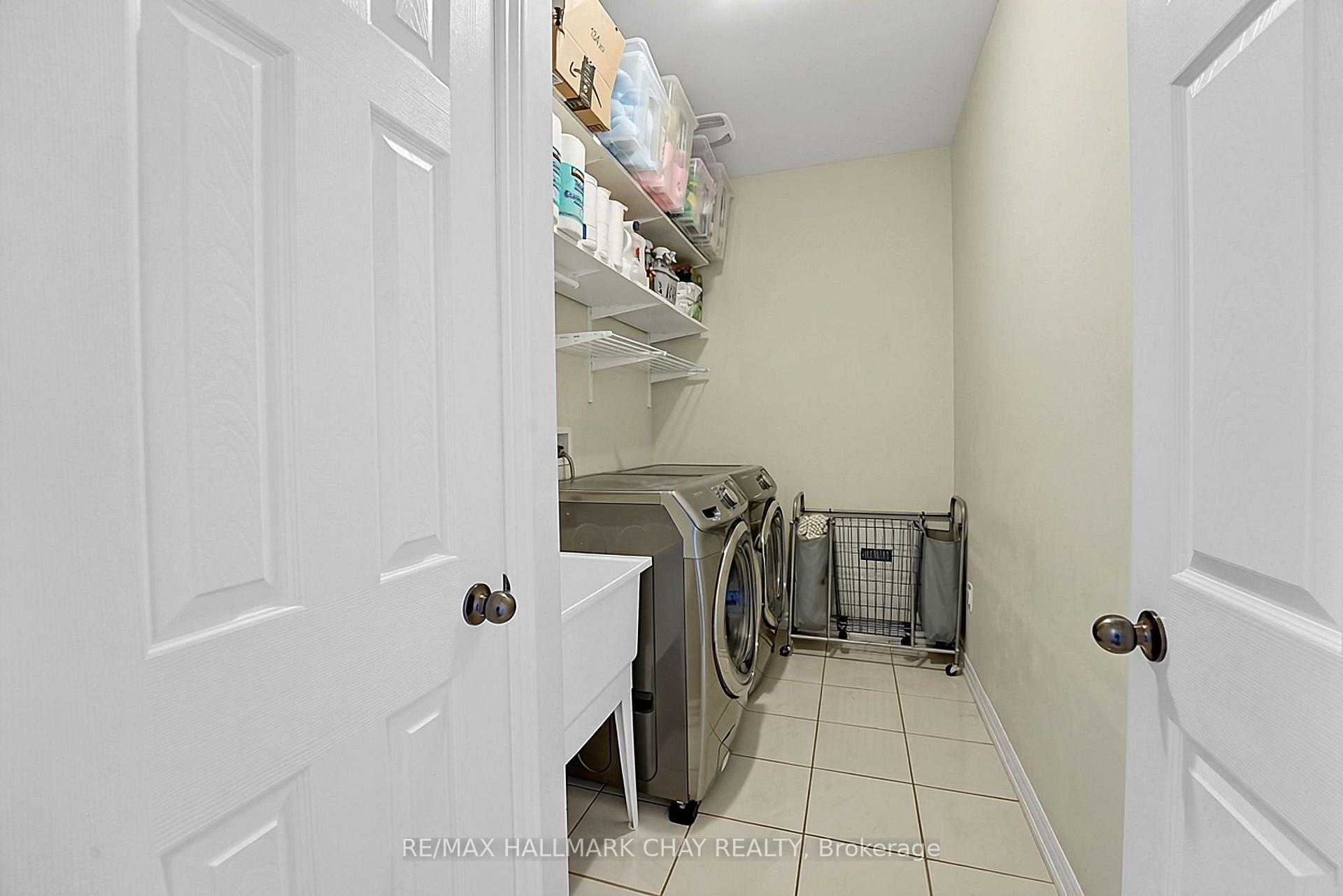 Photo 39 of 8445 Sweet Chestnut Drive, Niagara Falls, Brown — HOMEH
