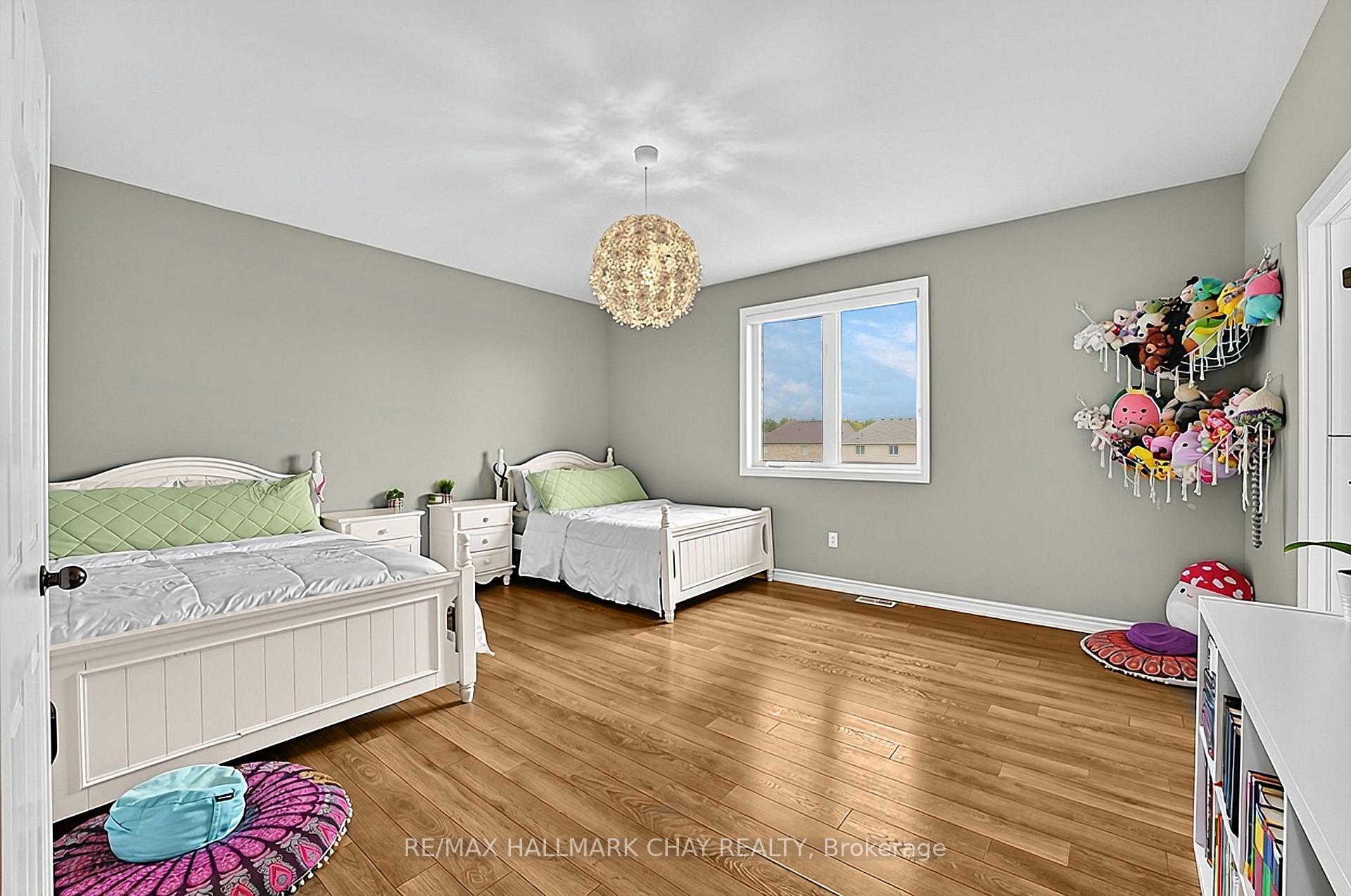 Photo 21 of 8445 Sweet Chestnut Drive, Niagara Falls, Brown — HOMEH