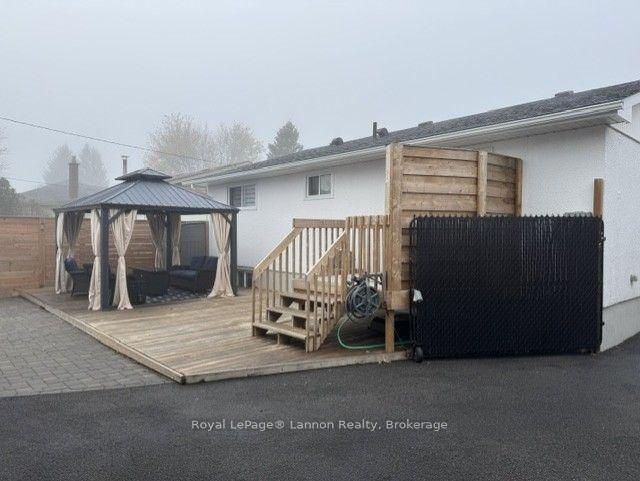 Photo 2 of 524 Wiltshire Crescent, Thunder Bay, Northwood Park — HOMEH
