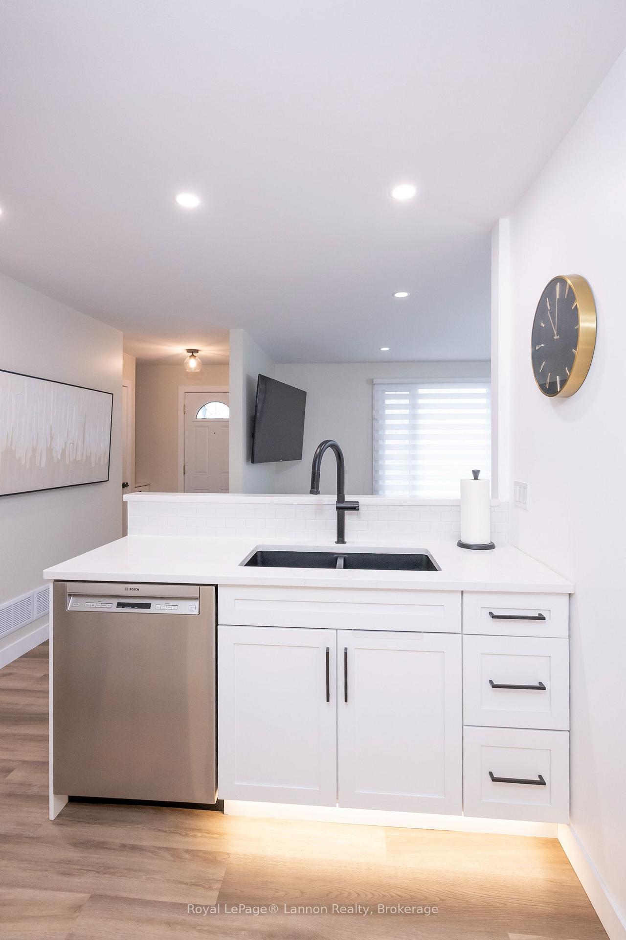 Photo 14 of 524 Wiltshire Crescent, Thunder Bay, Northwood Park — HOMEH