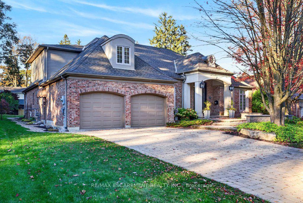 Photo 1 of 9 Harrington Place, Hamilton, Ancaster — HOMEH