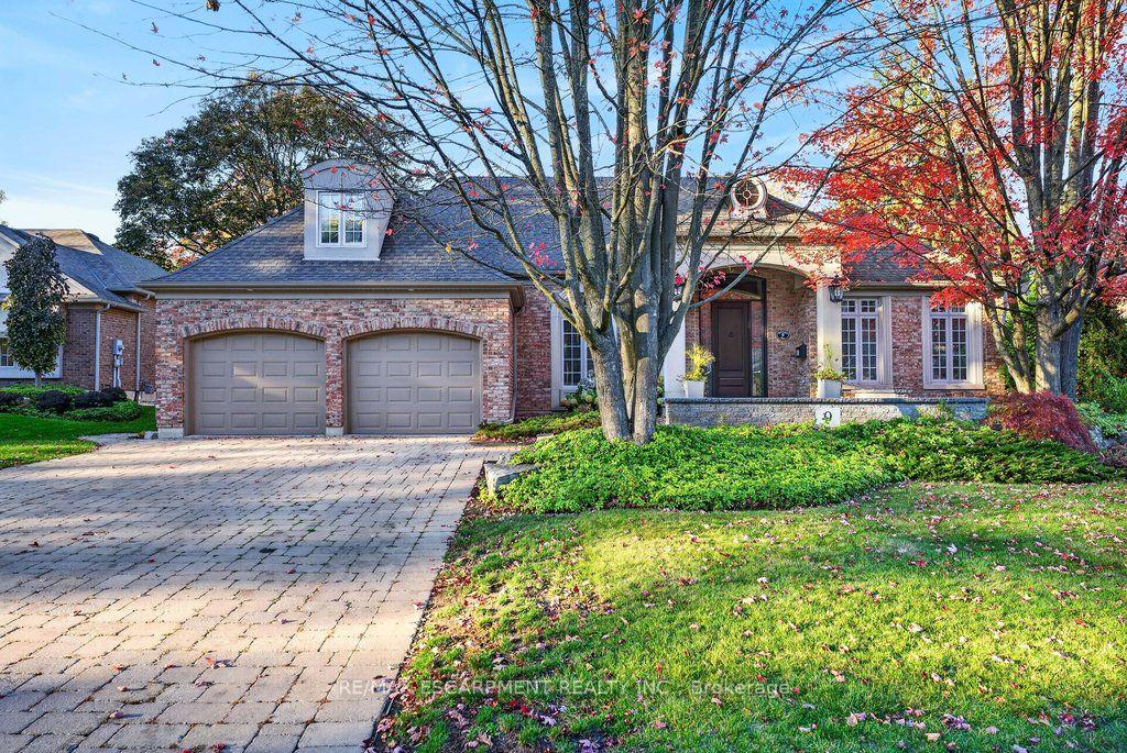 Photo 2 of 9 Harrington Place, Hamilton, Ancaster — HOMEH