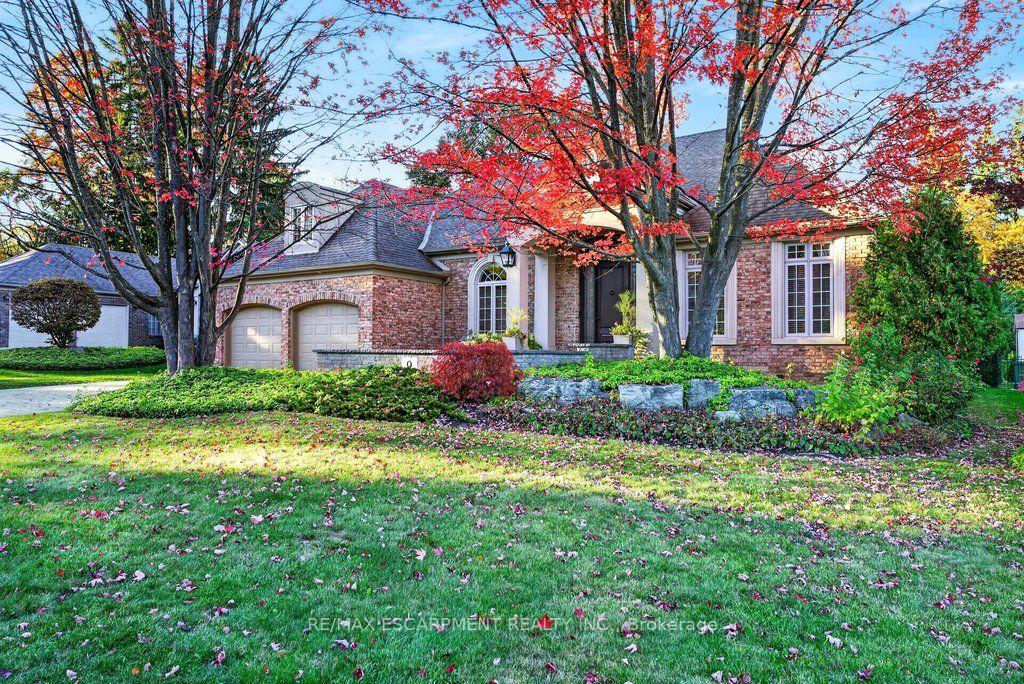 Photo 3 of 9 Harrington Place, Hamilton, Ancaster — HOMEH