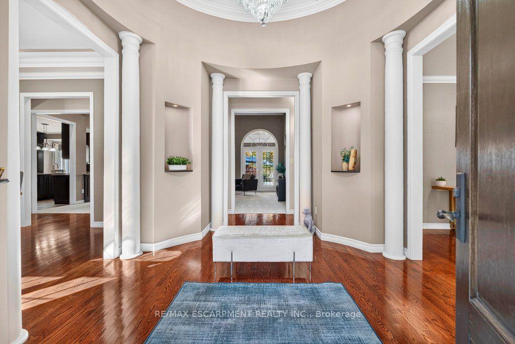 Photo 5 of 9 Harrington Place, Hamilton, Ancaster — HOMEH