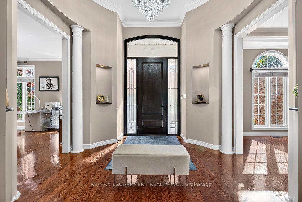 Photo 6 of 9 Harrington Place, Hamilton, Ancaster — HOMEH