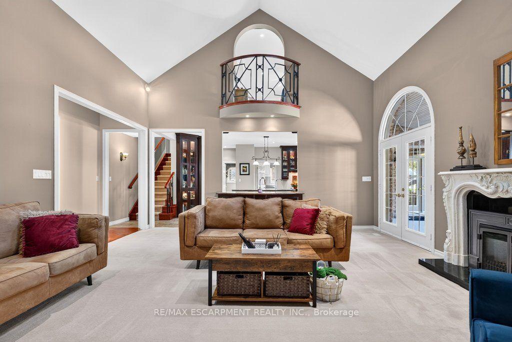 Photo 9 of 9 Harrington Place, Hamilton, Ancaster — HOMEH