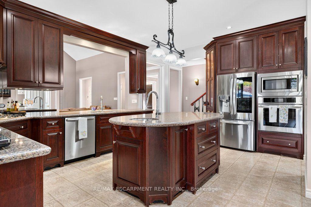 Photo 12 of 9 Harrington Place, Hamilton, Ancaster — HOMEH