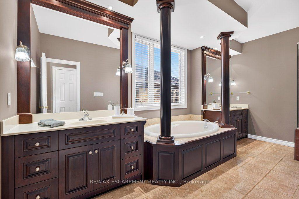 Photo 20 of 9 Harrington Place, Hamilton, Ancaster — HOMEH