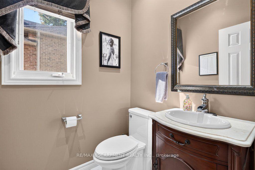 Photo 23 of 9 Harrington Place, Hamilton, Ancaster — HOMEH