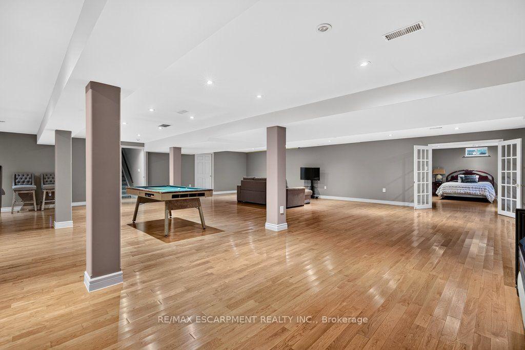 Photo 32 of 9 Harrington Place, Hamilton, Ancaster — HOMEH
