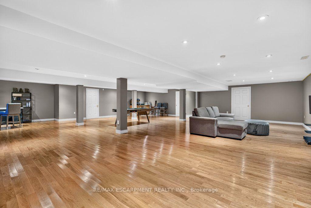 Photo 33 of 9 Harrington Place, Hamilton, Ancaster — HOMEH