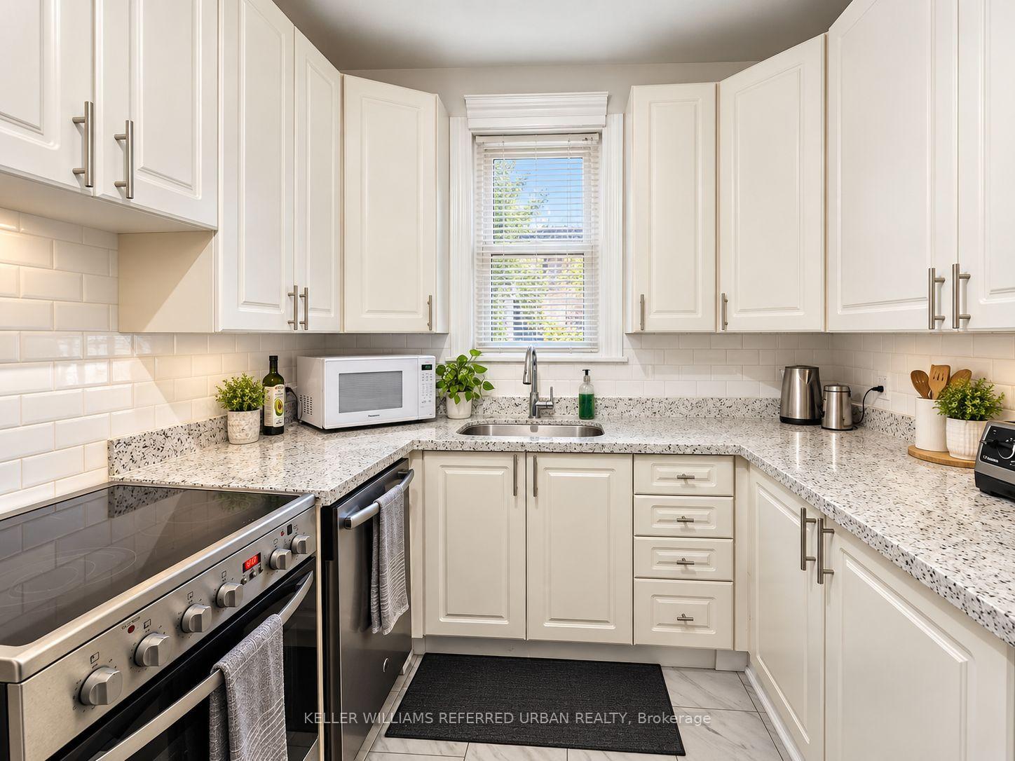 Photo 6 of Unit Upper, 1227 Avenue Road, Toronto, Lawrence Park South — HOMEH