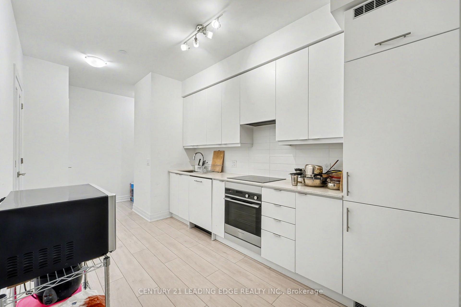 Photo 15 of 30 Elm Drive W, Mississauga, Fairview — HOMEH