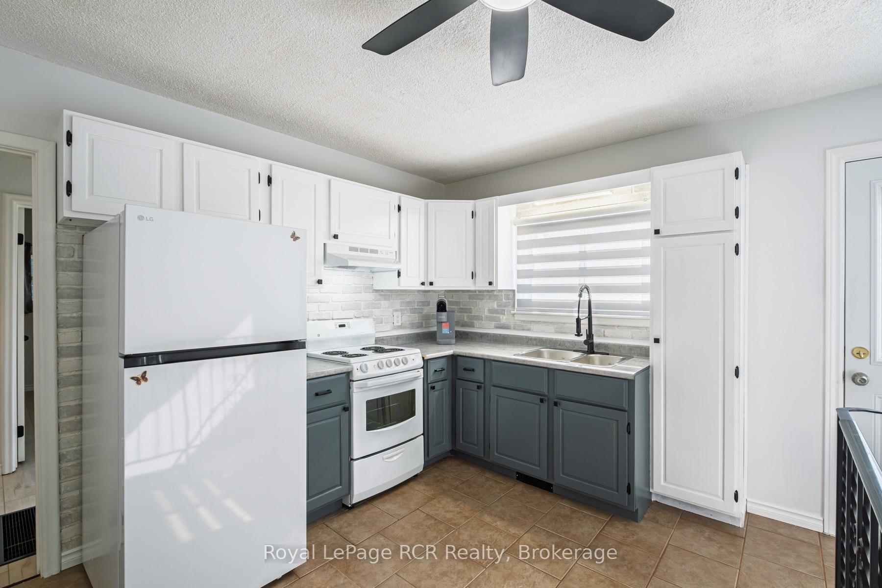 Photo 3 of 330 Melvin Avenue, Hamilton, McQuesten — HOMEH