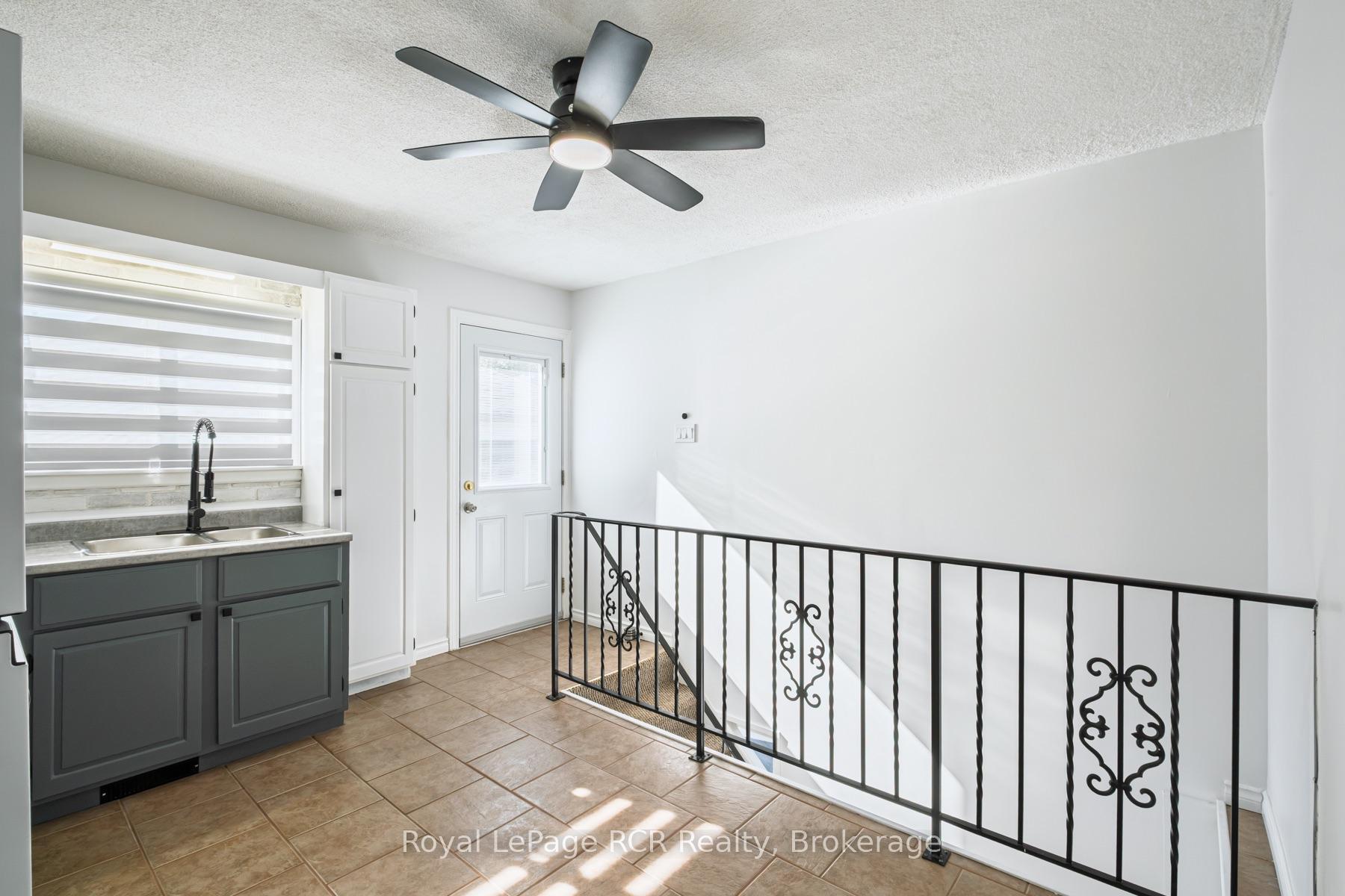 Photo 4 of 330 Melvin Avenue, Hamilton, McQuesten — HOMEH