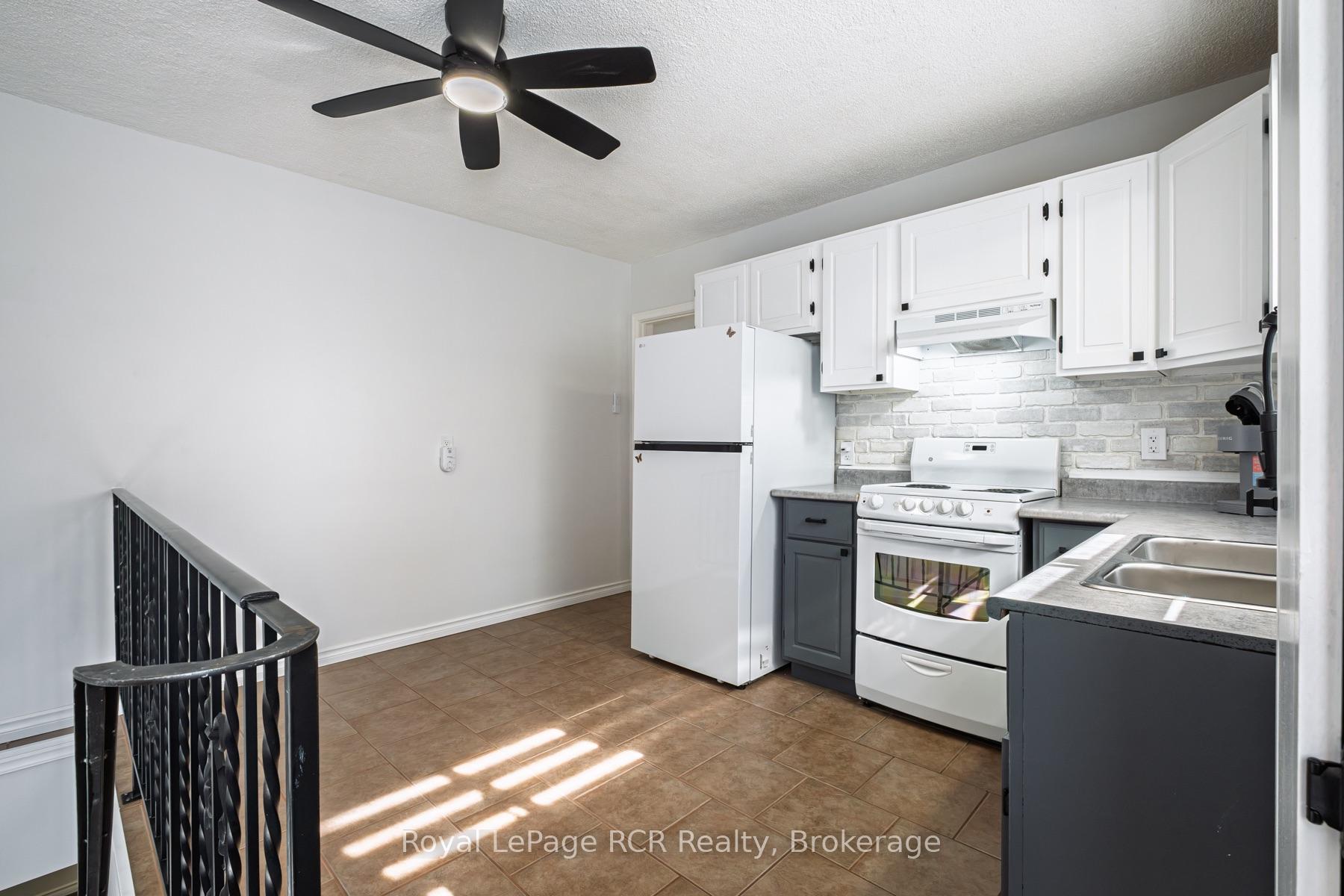 Photo 5 of 330 Melvin Avenue, Hamilton, McQuesten — HOMEH