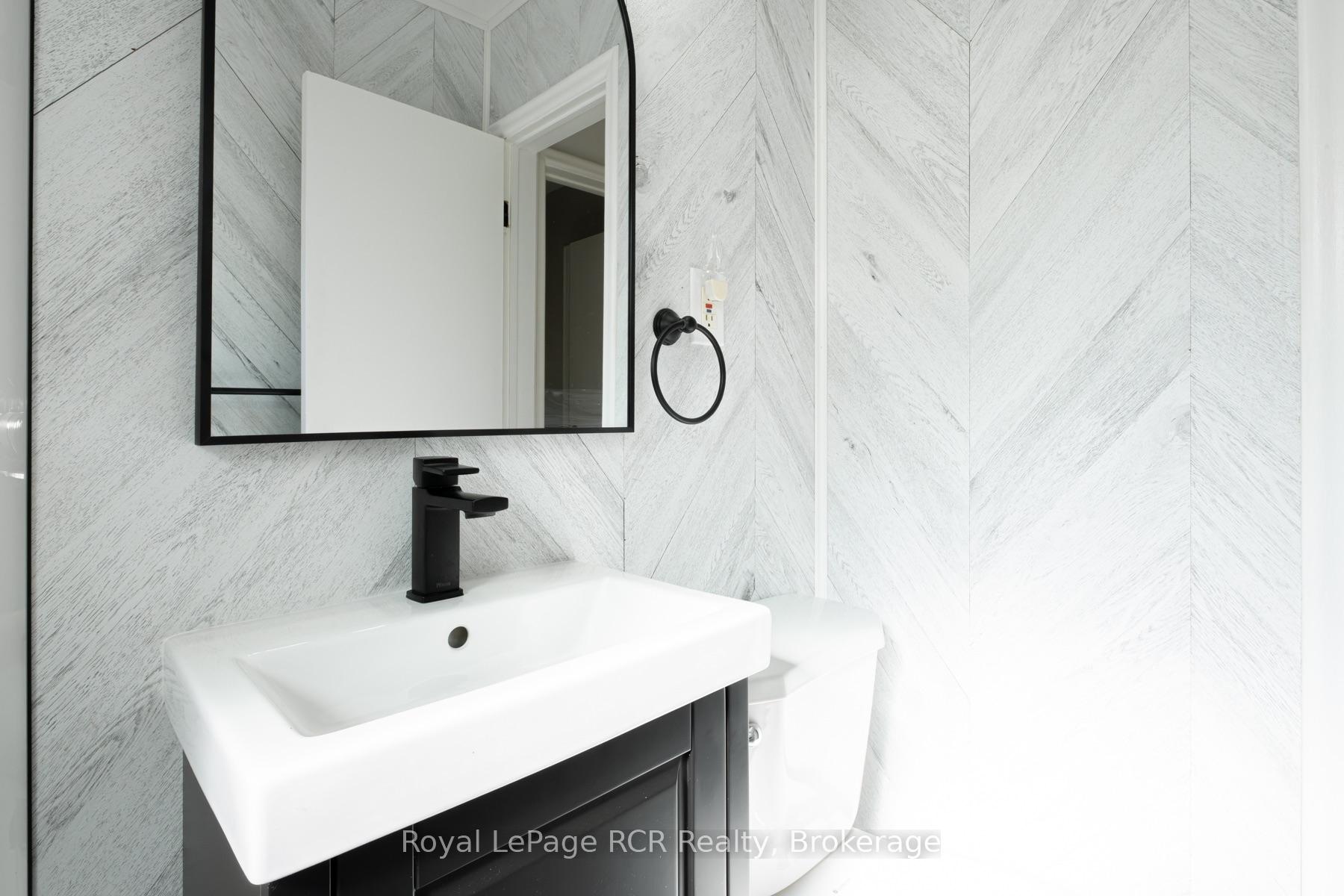 Photo 14 of 330 Melvin Avenue, Hamilton, McQuesten — HOMEH