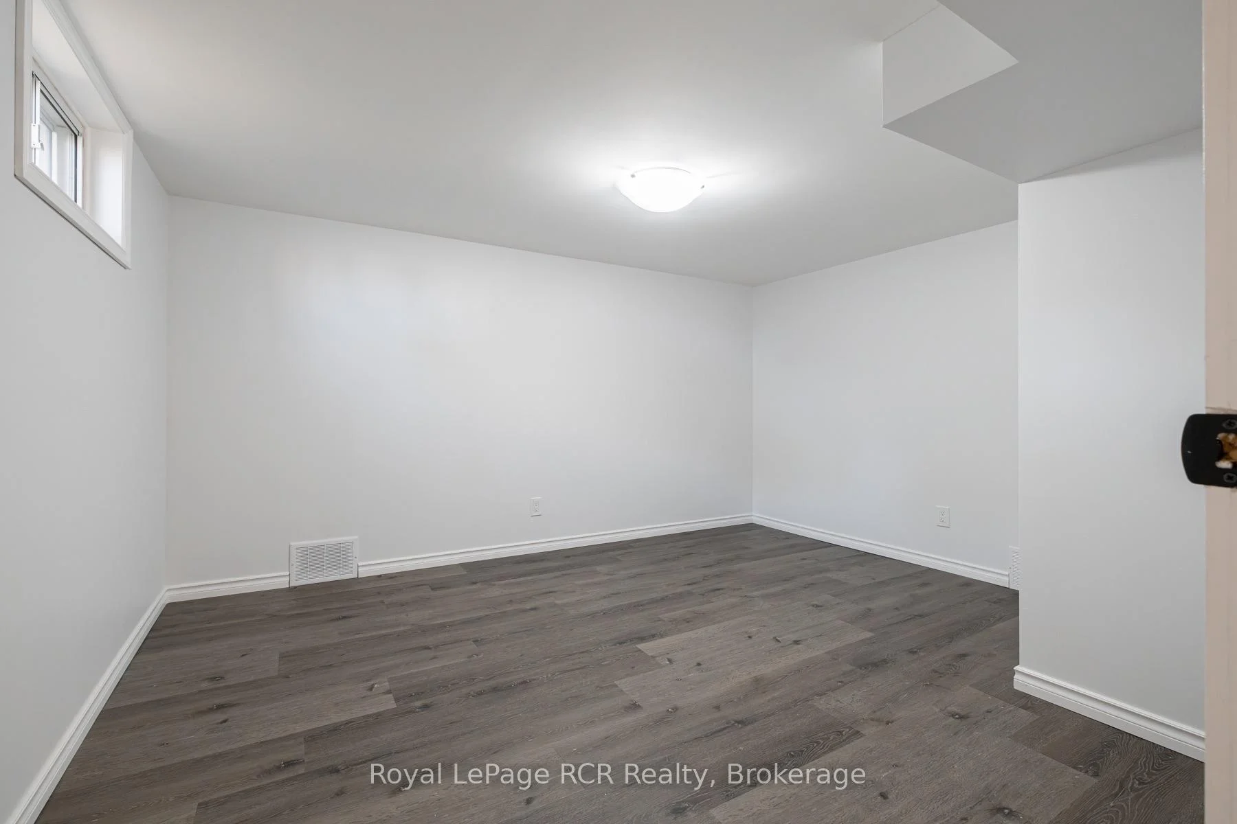 Photo 19 of 330 Melvin Avenue, Hamilton, McQuesten — HOMEH