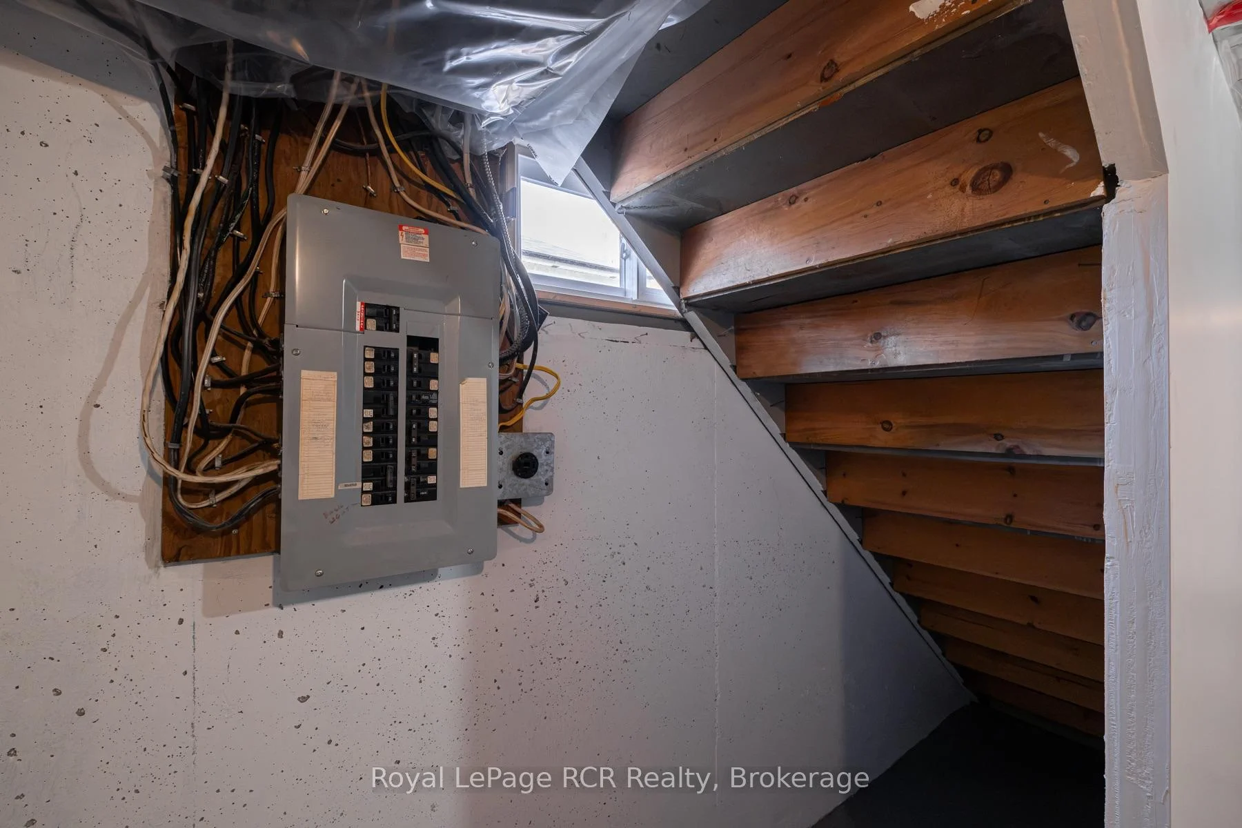 Photo 27 of 330 Melvin Avenue, Hamilton, McQuesten — HOMEH