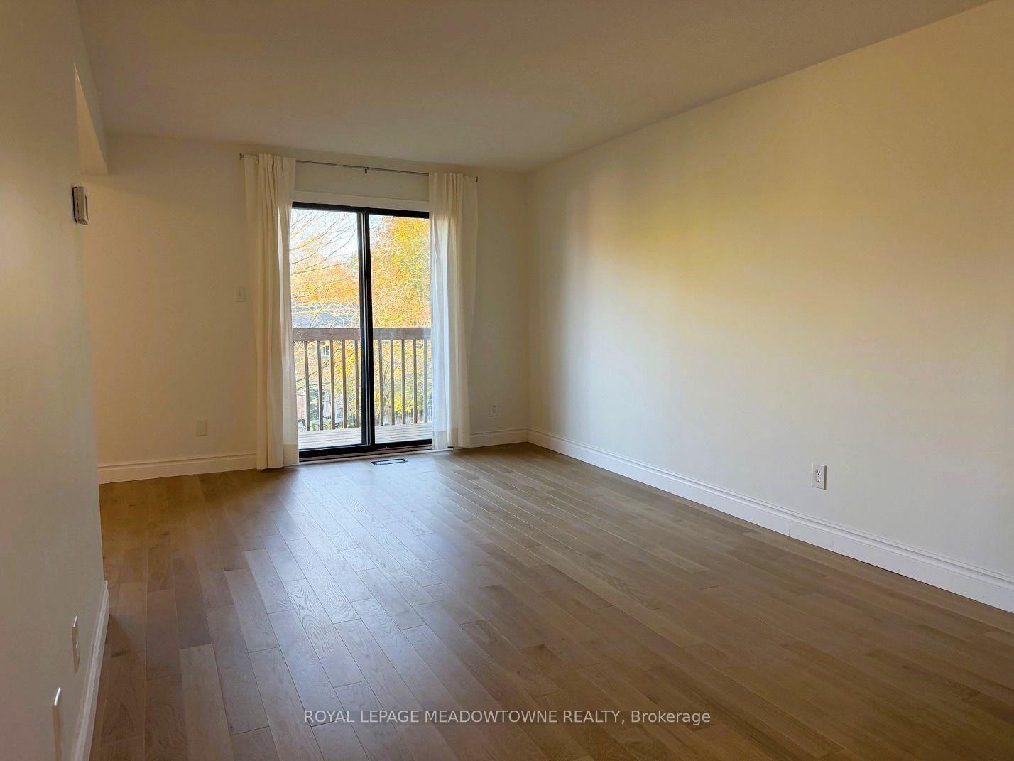 Photo 3 of 122 Lynden Circle, Halton Hills, Georgetown — HOMEH