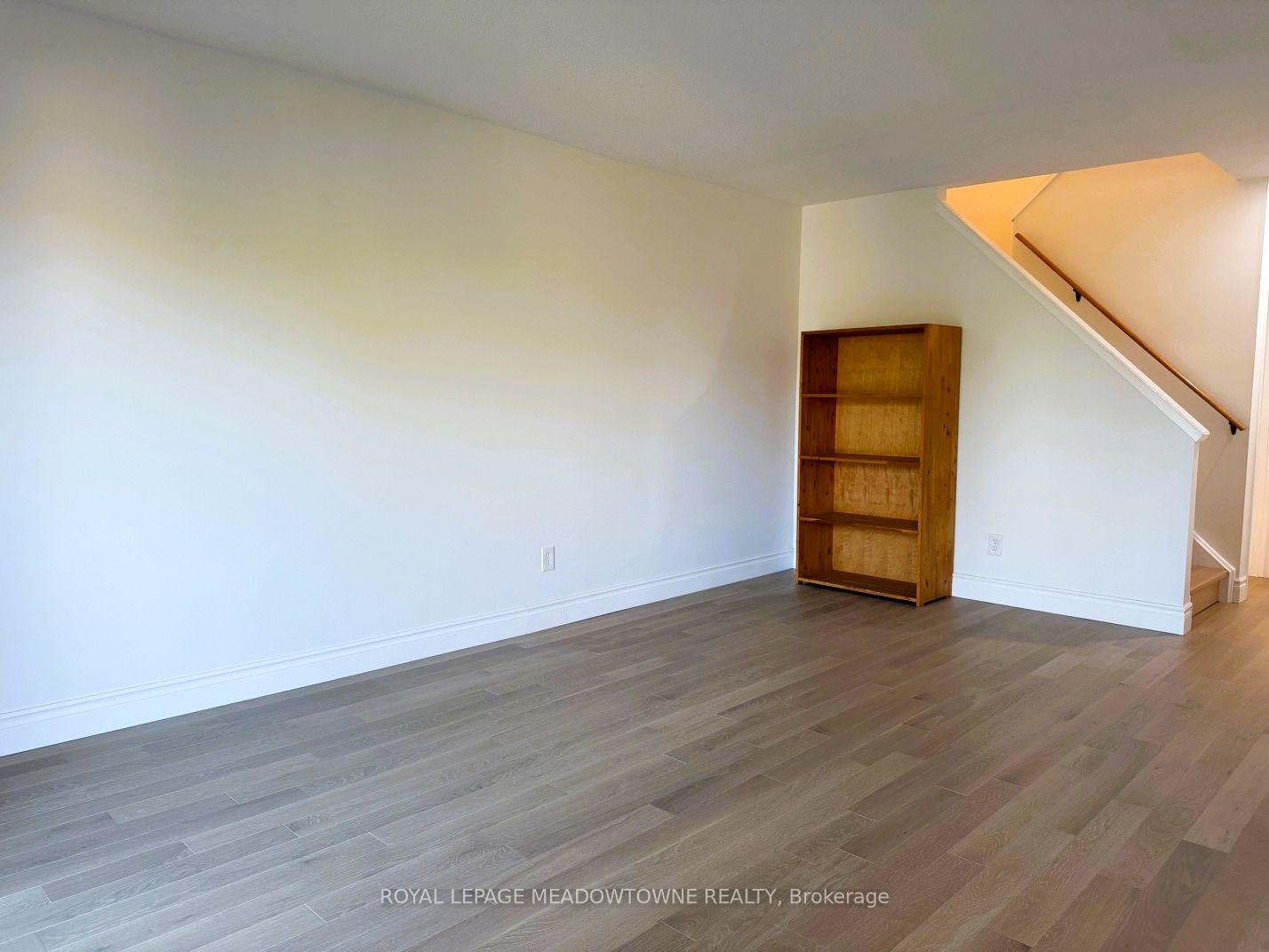 Photo 5 of 122 Lynden Circle, Halton Hills, Georgetown — HOMEH