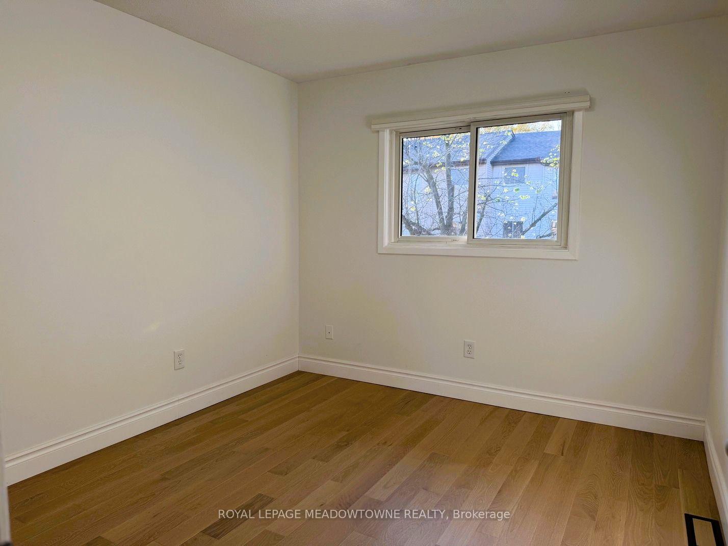 Photo 35 of 122 Lynden Circle, Halton Hills, Georgetown — HOMEH
