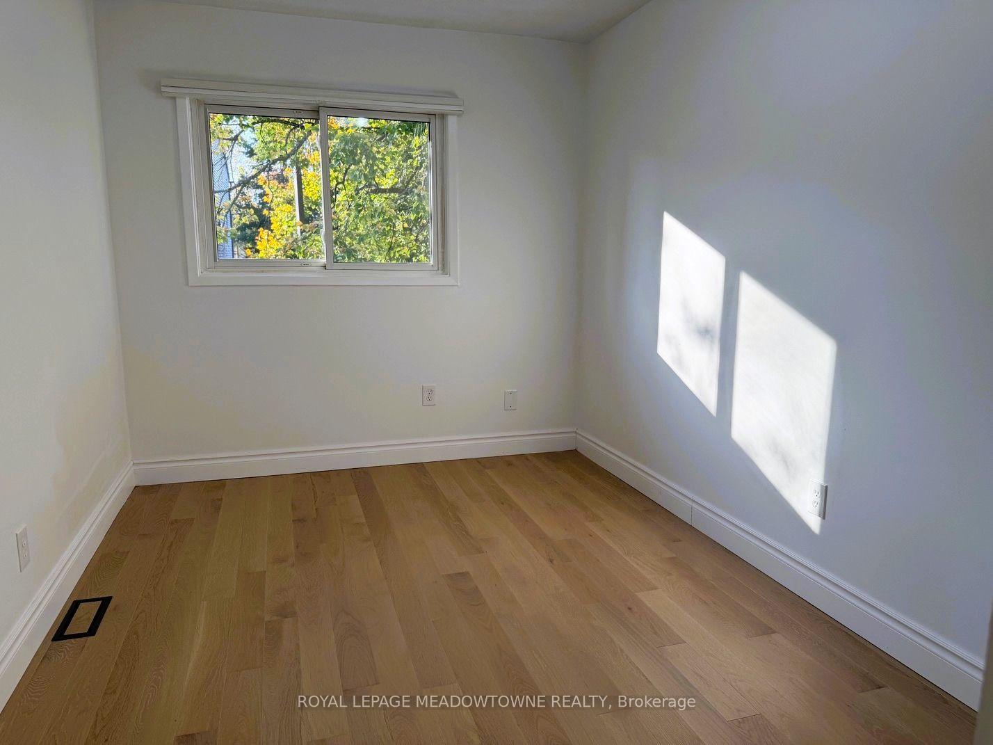 Photo 39 of 122 Lynden Circle, Halton Hills, Georgetown — HOMEH