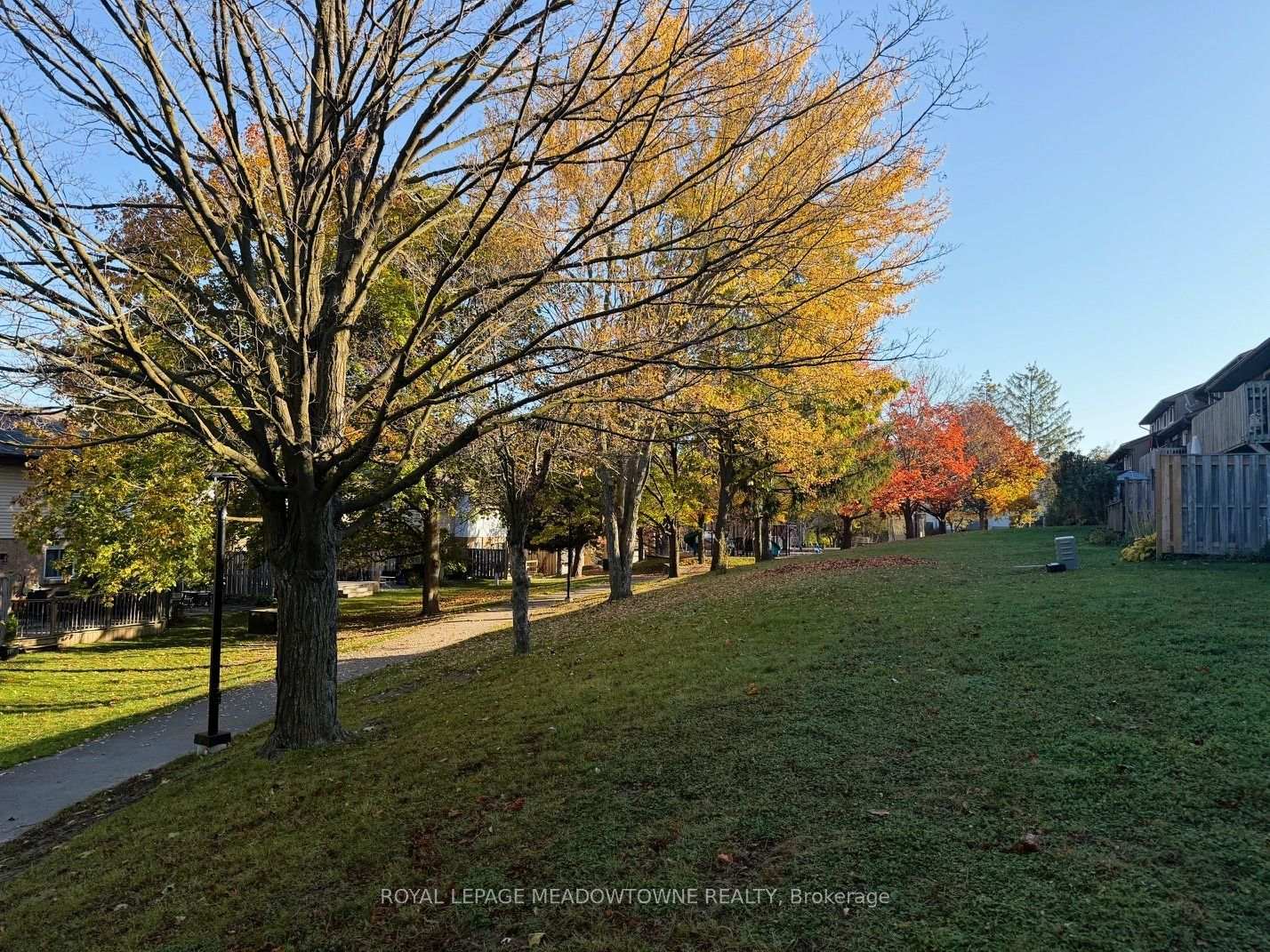 Photo 53 of 122 Lynden Circle, Halton Hills, Georgetown — HOMEH