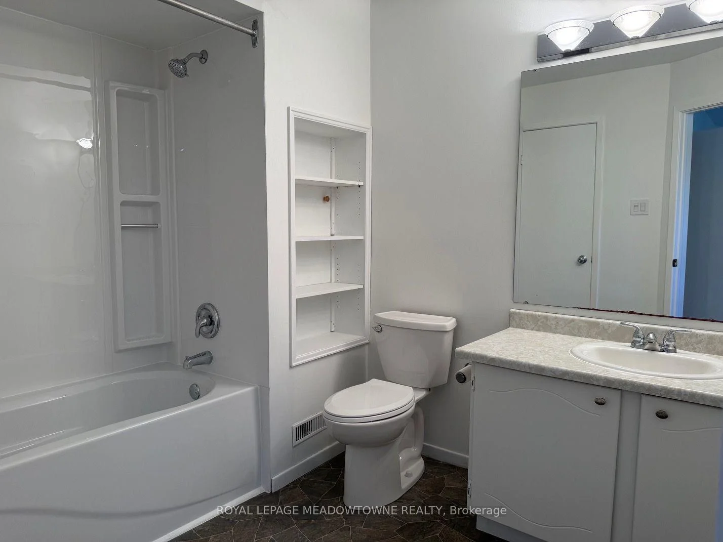 Photo 32 of 122 Lynden Circle, Halton Hills, Georgetown — HOMEH