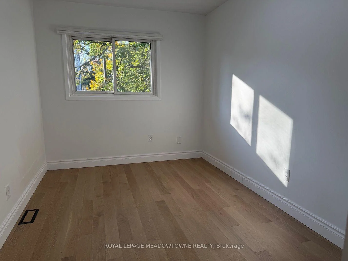 Photo 38 of 122 Lynden Circle, Halton Hills, Georgetown — HOMEH