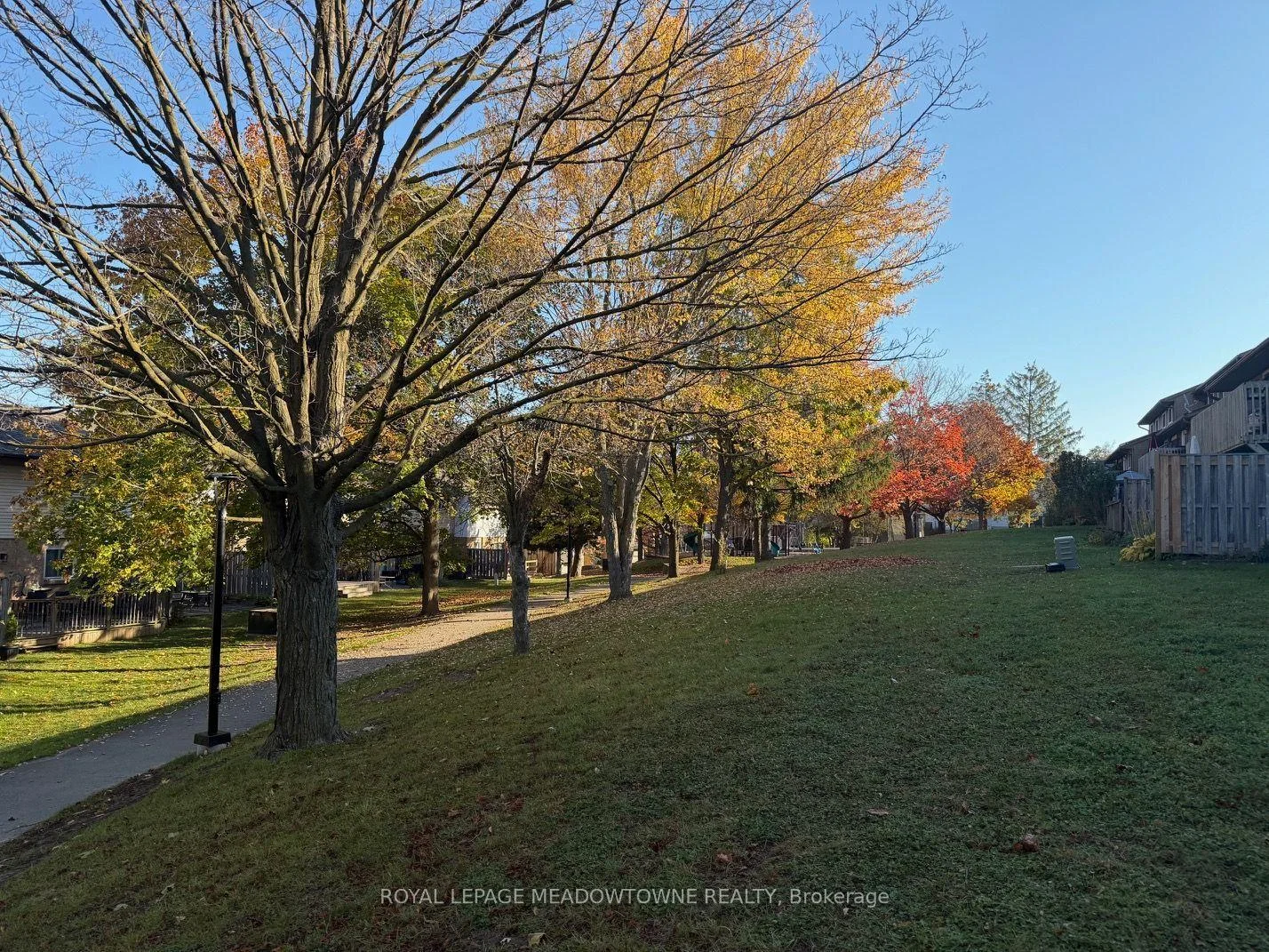 Photo 54 of 122 Lynden Circle, Halton Hills, Georgetown — HOMEH