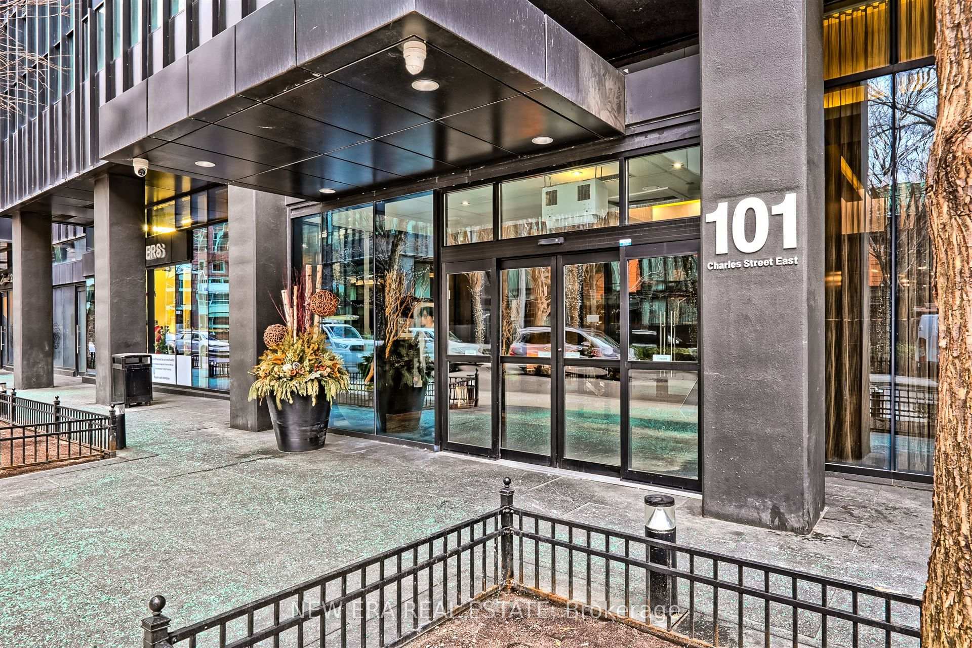 Photo 3 of Unit 1703, 101 Charles Street E, Toronto, Church-Yonge Corridor — HOMEH