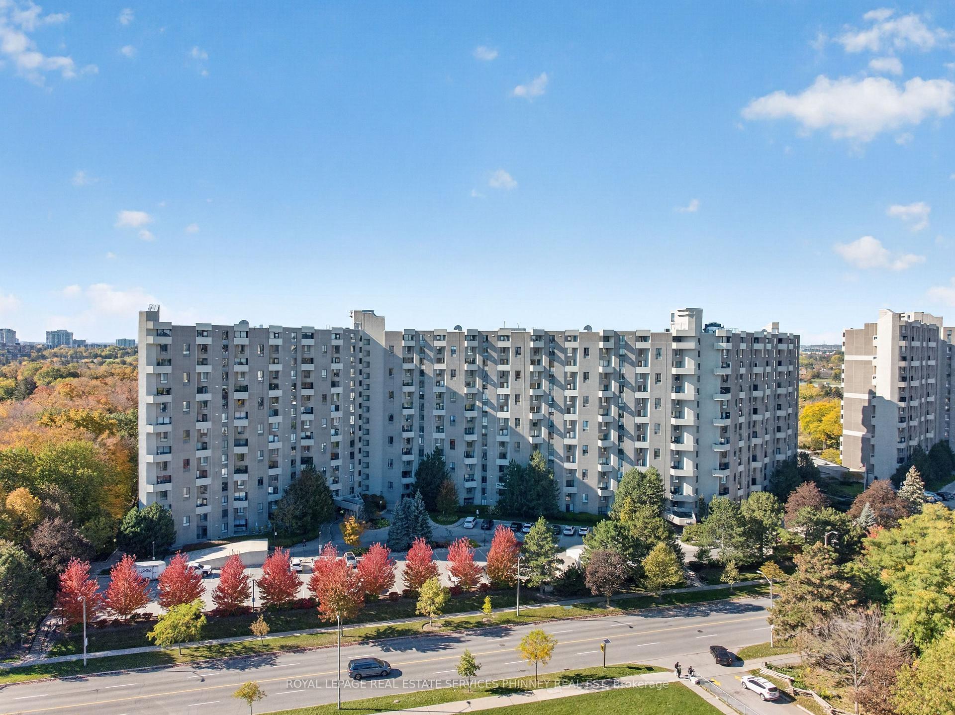 Photo 2 of Unit E21, 284 Mill Road, Etobicoke, Markland Wood — HOMEH