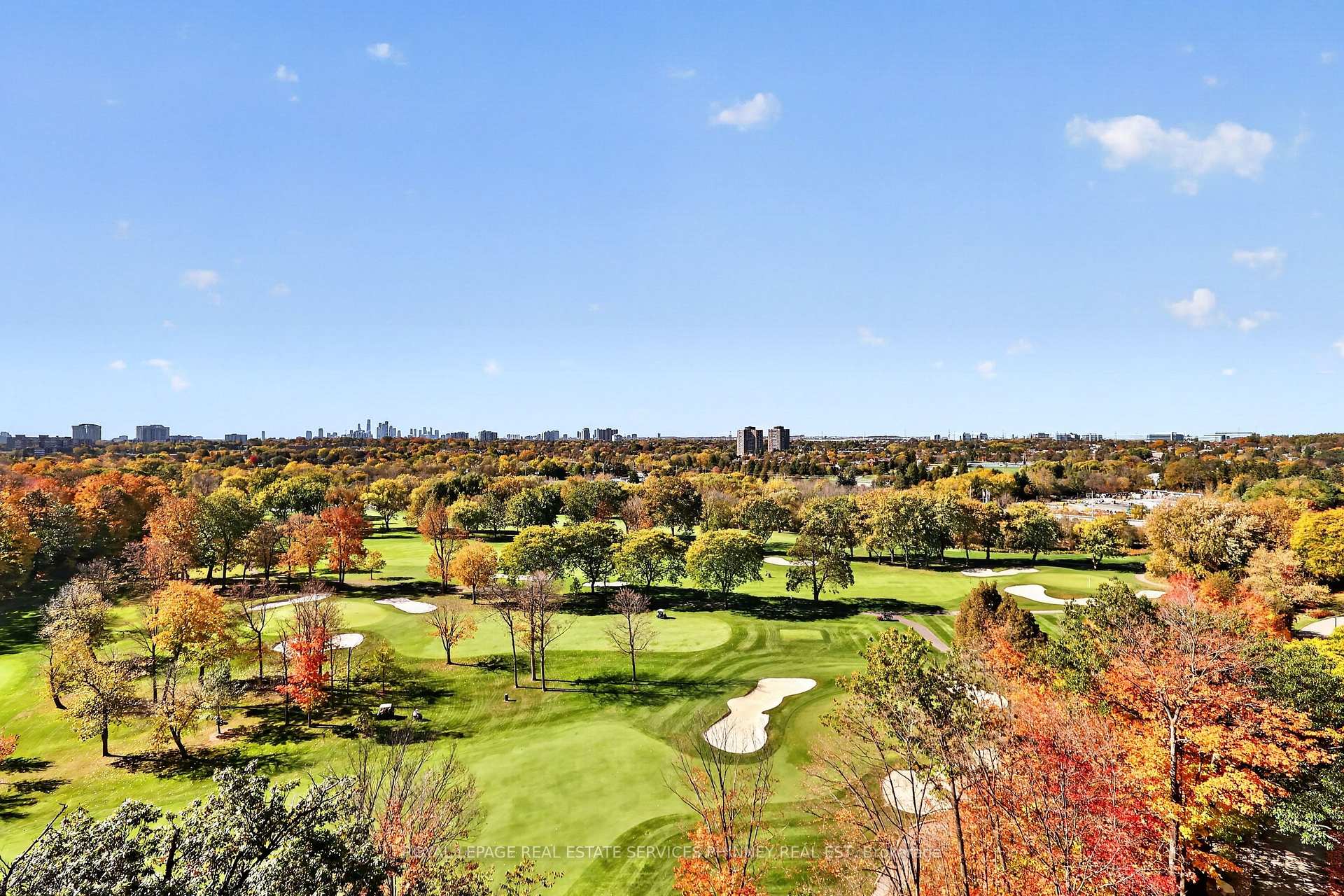 Photo 3 of Unit E21, 284 Mill Road, Etobicoke, Markland Wood — HOMEH