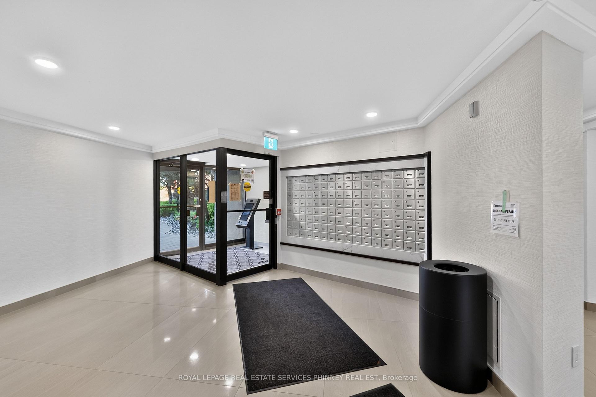 Photo 5 of Unit E21, 284 Mill Road, Etobicoke, Markland Wood — HOMEH