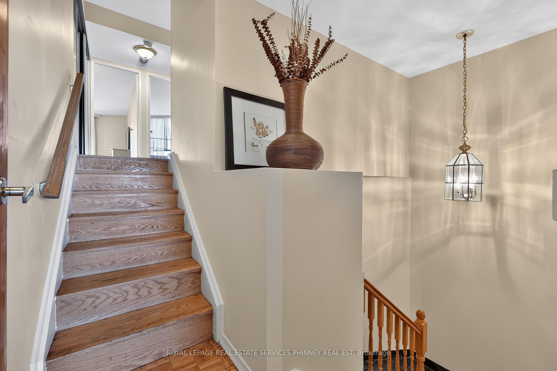 Photo 9 of Unit E21, 284 Mill Road, Etobicoke, Markland Wood — HOMEH