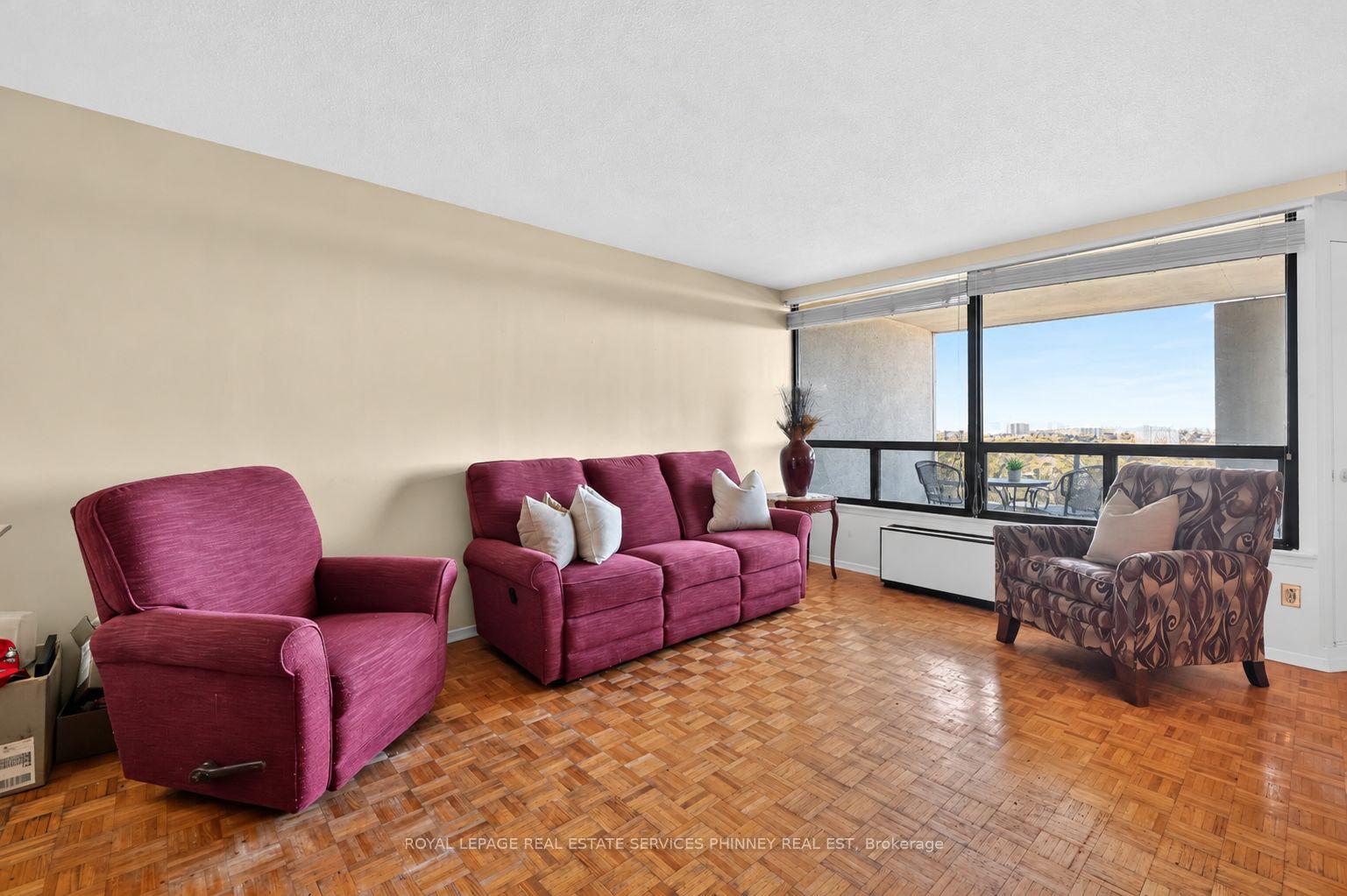 Photo 10 of Unit E21, 284 Mill Road, Etobicoke, Markland Wood — HOMEH