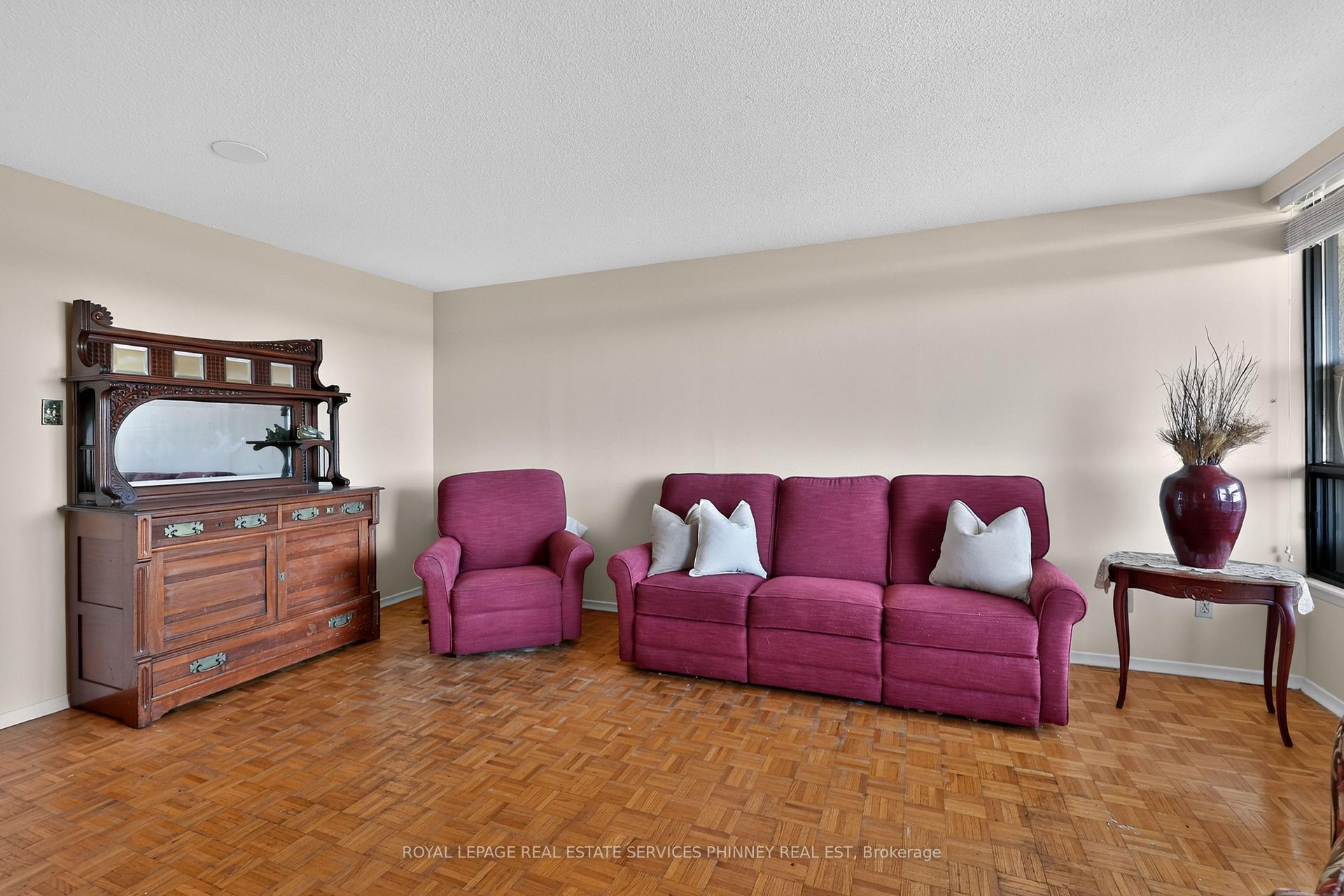 Photo 12 of Unit E21, 284 Mill Road, Etobicoke, Markland Wood — HOMEH