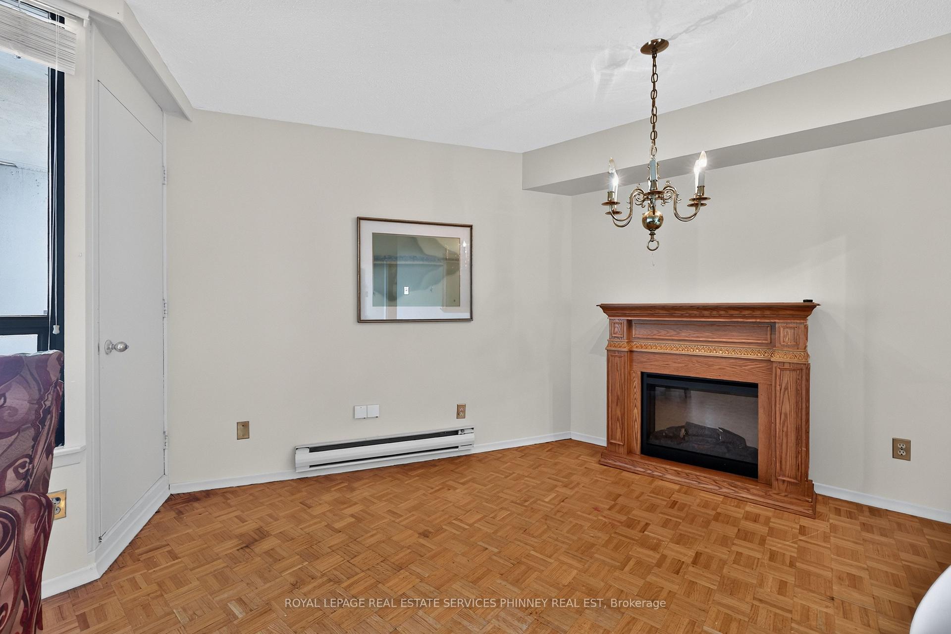 Photo 16 of Unit E21, 284 Mill Road, Etobicoke, Markland Wood — HOMEH