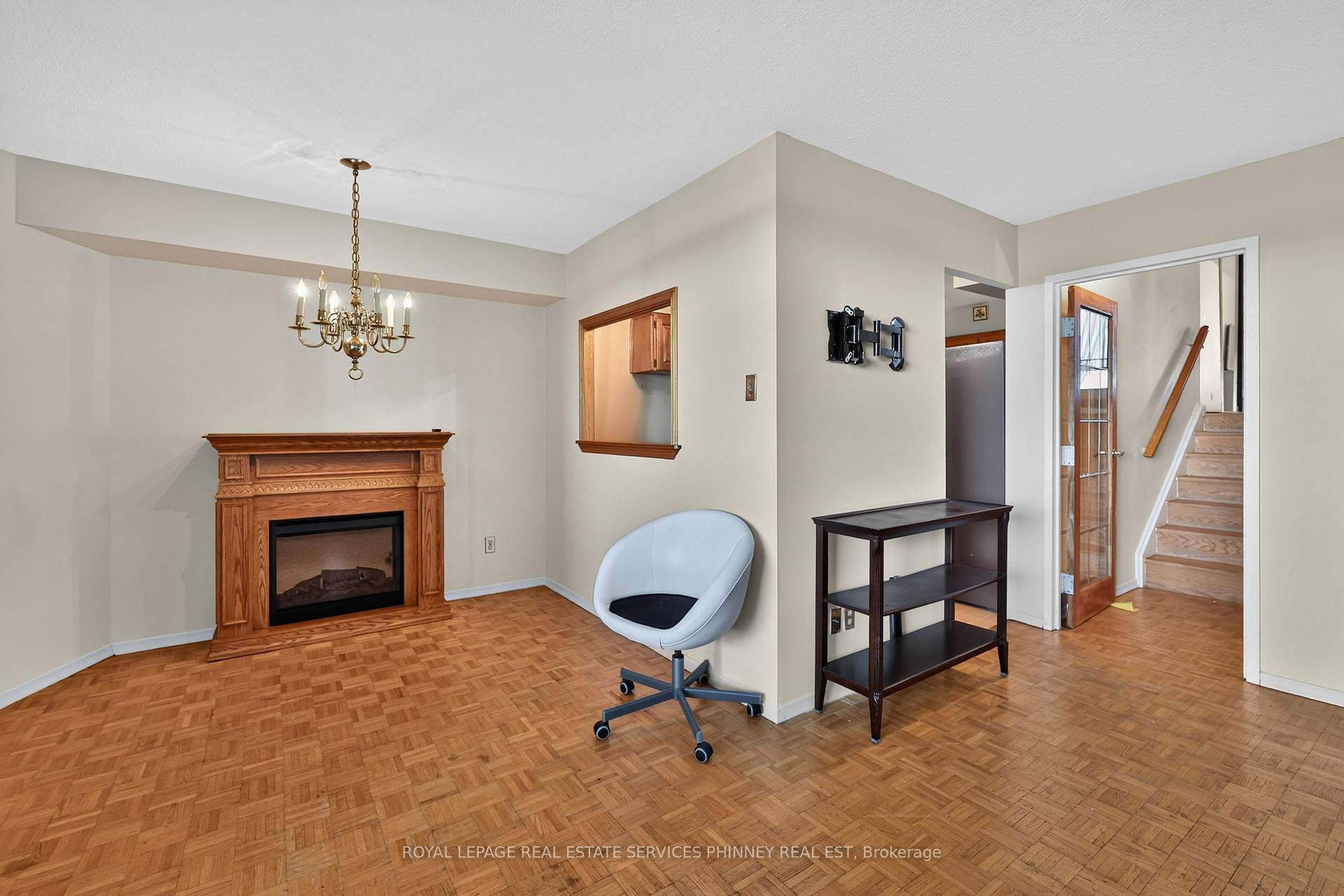 Photo 17 of Unit E21, 284 Mill Road, Etobicoke, Markland Wood — HOMEH