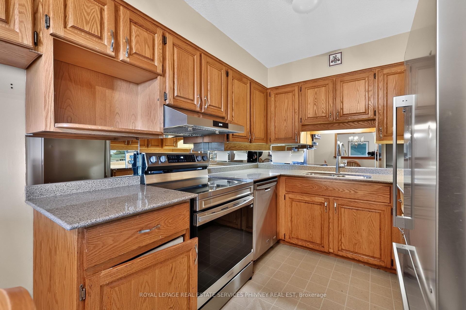 Photo 20 of Unit E21, 284 Mill Road, Etobicoke, Markland Wood — HOMEH
