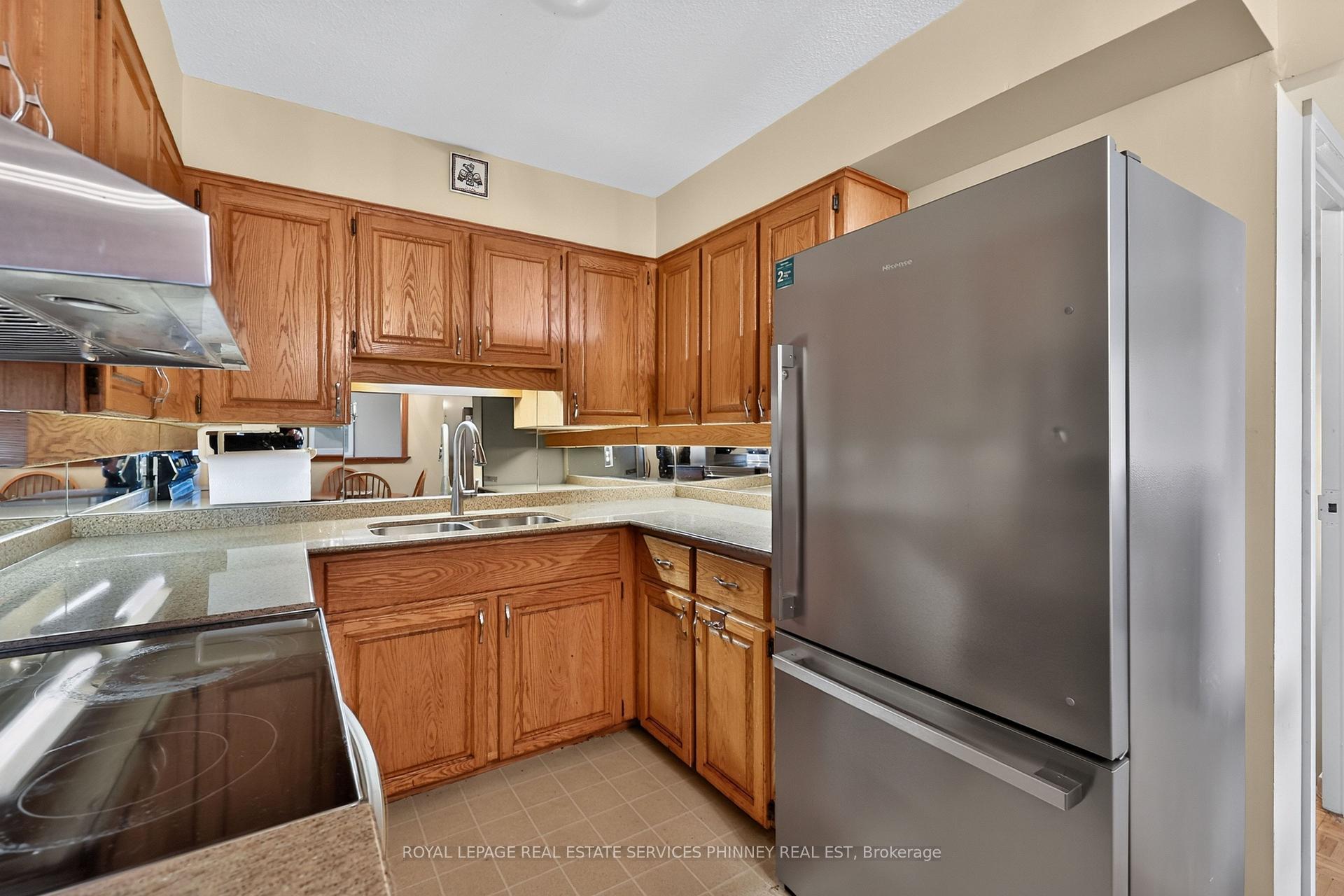 Photo 21 of Unit E21, 284 Mill Road, Etobicoke, Markland Wood — HOMEH